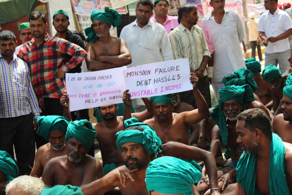 Bharatiya Kisan Union backs Tamil Nadu farmers protesting with human skulls in New Delhi